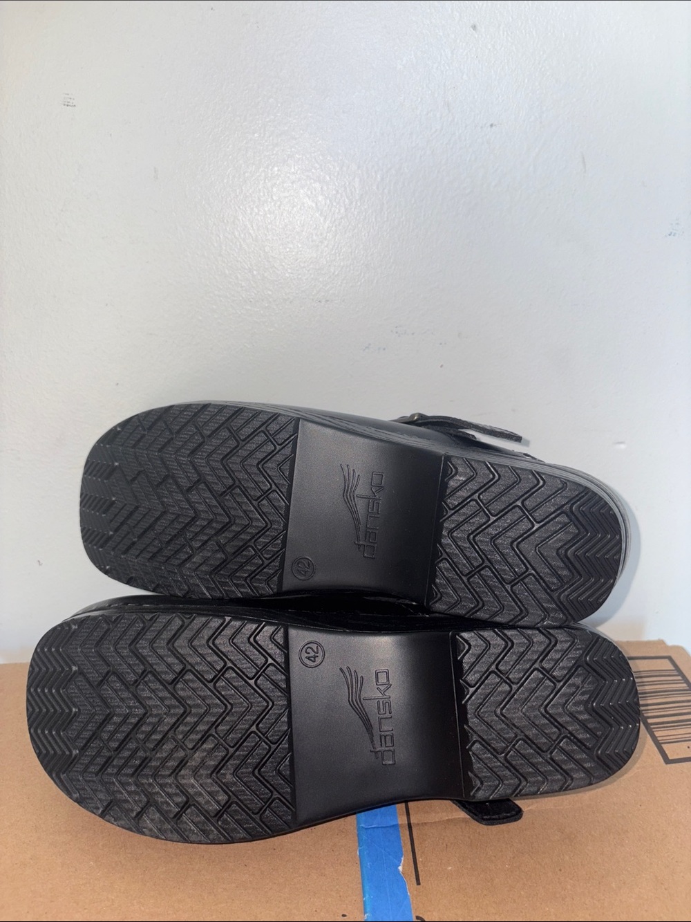 Women’s Dansko Black Leather Slip-On Clogs with Adjustable Strap size 42 - Picture 5 of 5